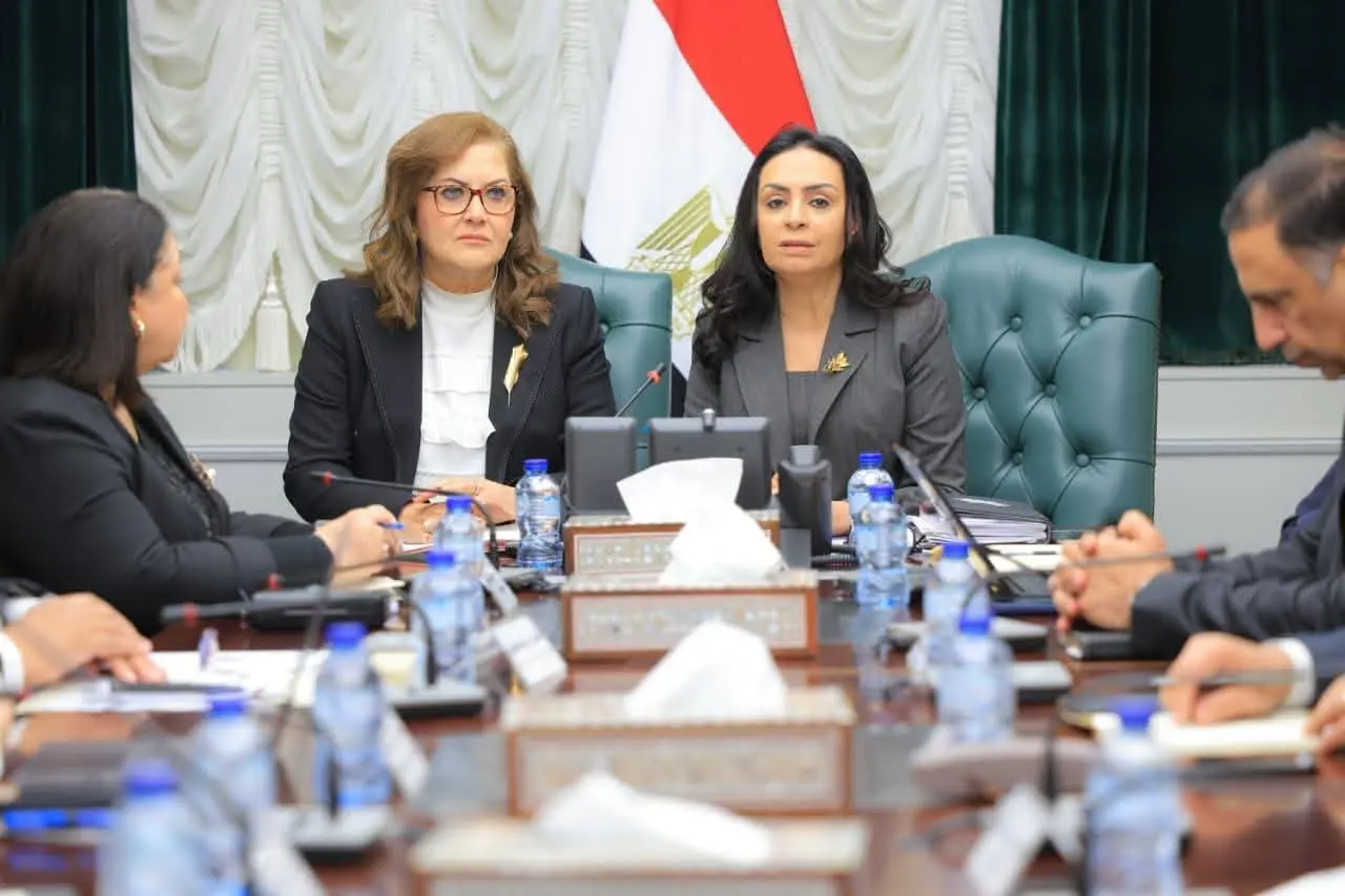 وزيرة التضامن الإجتماعي تستعرض أعمال المنظومة المالية الإستراتيجية للتمكين الإقتصادي بحضور مستشار رئيس الجمهورية