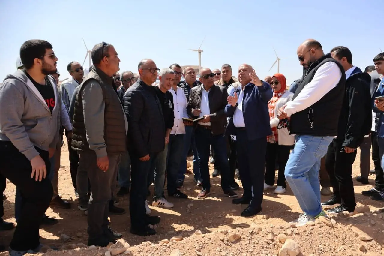 وزيرا النقل والكهرباء يتفقدان جبل الجلالة لبدء مشروعات طاقة الرياح
