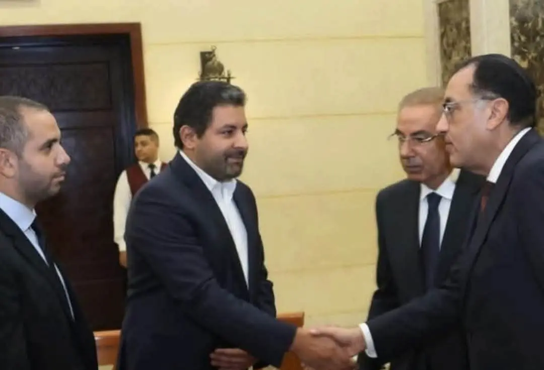 توافد كبار المسؤولين على عزاء والد رئيس الوزراء بمسجد المشير طنطاوي