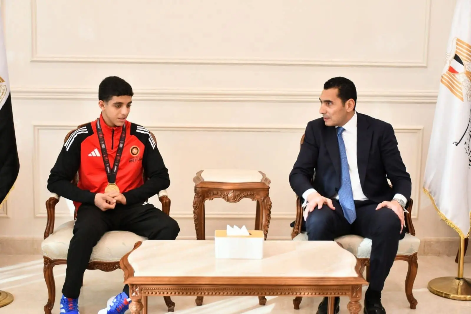 وزير الرياضة يستقبل "ترند الذهب" عبد الله حسونة بعد إنجازه القاري في المصارعة