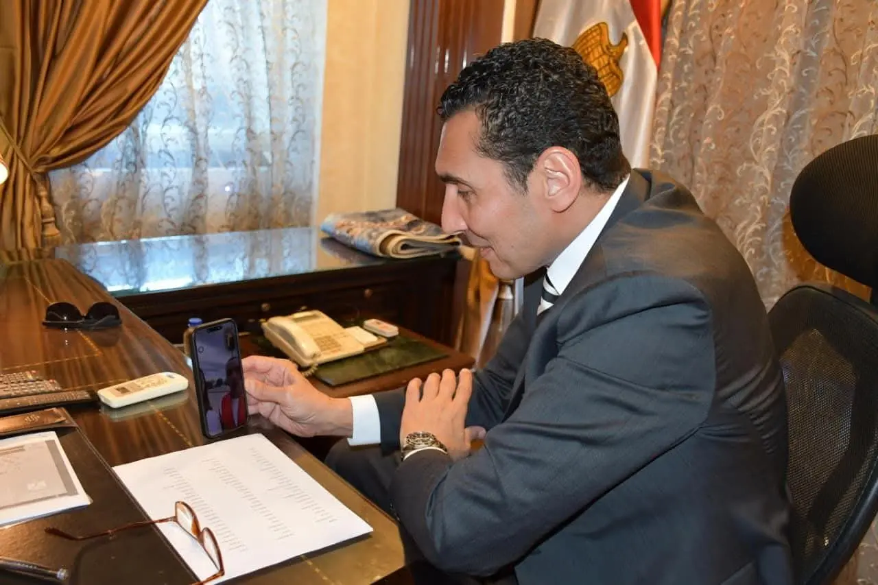 وزير الرياضة يُجري اتصالاً هاتفياً باللاعبة جنا الجندي بعد تتويجها ببرونزية كأس العالم للخماسي الحديث ببلغاريا
