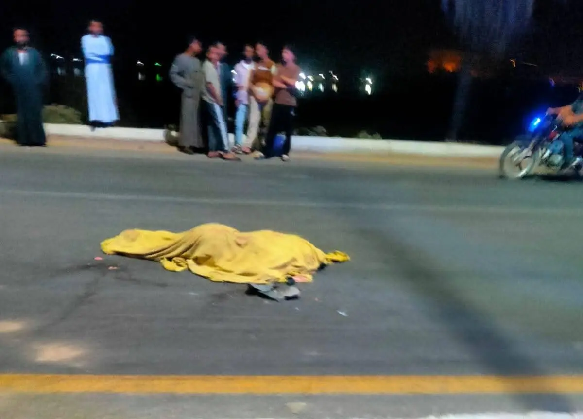 مصرع شاب في تصادم موتوسيكل وسيارة ملاكي بطريق المراسي في الأقصر