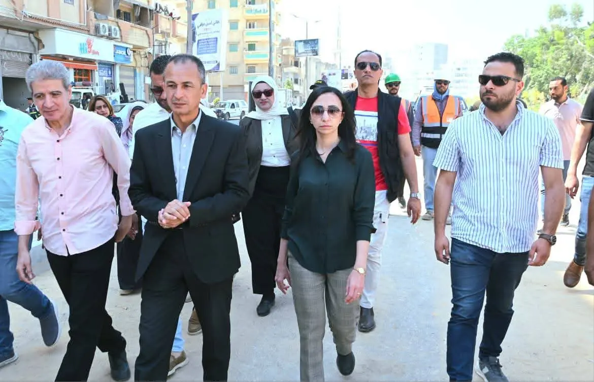 محافظ البحيرة تتابع ميدانياً أعمال تطوير وتوسعة شارع الحدائق بكفر الدوار