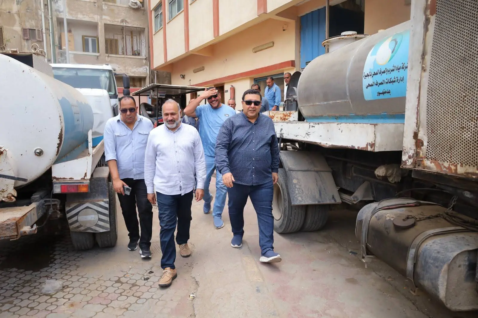 رئيس مياه البحيرة يتفقد رافع صرف صحي “العزيز عثمان” وتمركزات الطوارئ بدمنهور