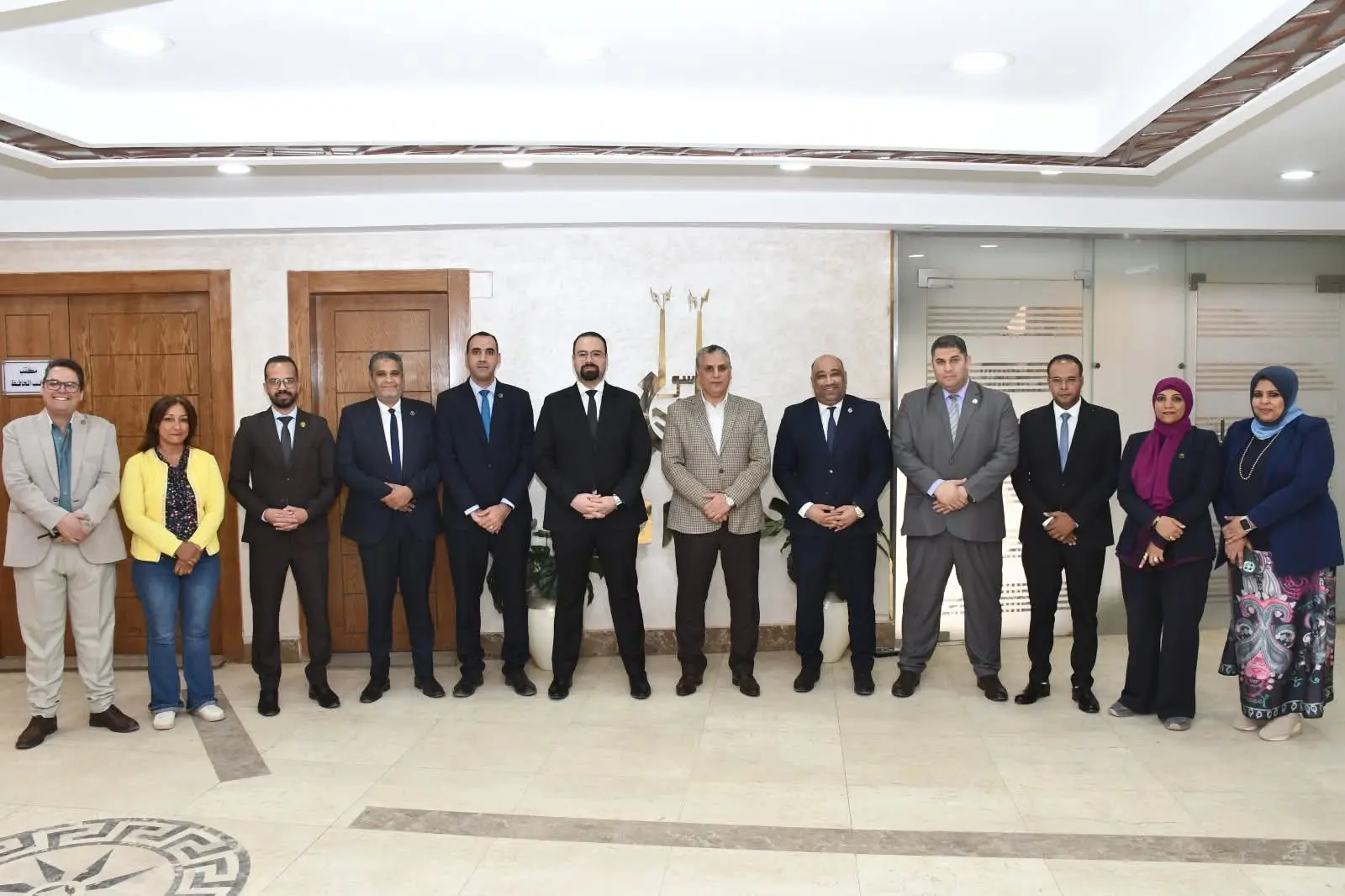 نائب محافظ أسوان يستقبل مديري المستشفيات الجدد لدعم المنظومة الصحية