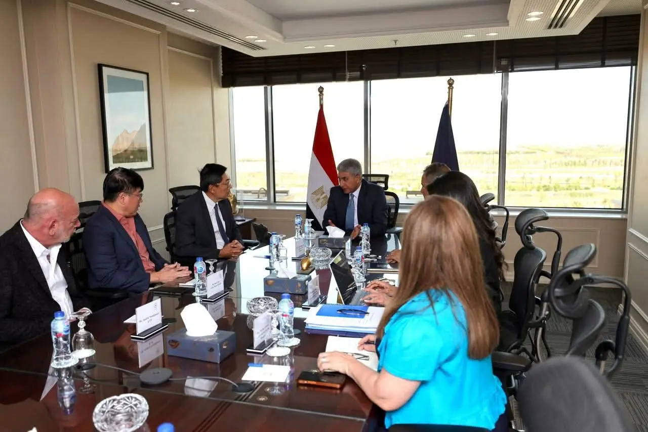 وزير السياحة يبحث التوسع في المعارض الأثرية المصرية عالمياً بعد نجاح «رمسيس وذهب الفراعنة»