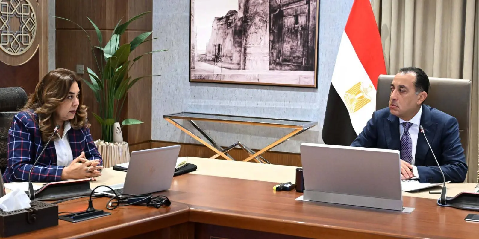 رئيس الوزراء يتابع الموقف التنفيذي لمنظومة تعزيز المتابعة الميدانية ورفع كفاءة الخدمات