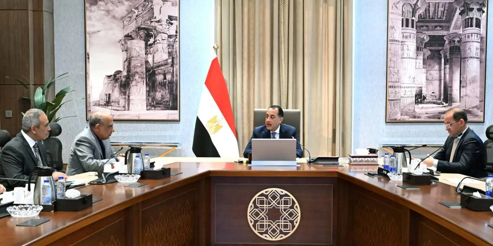 رئيس الوزراء يتابع إجراءات توفير التمويل المطلوب لمشروعات الطاقة الجديدة والمتجددة