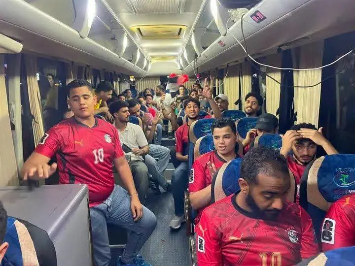 عودة الأبطال.. استقبال جماهيري حاشد فى مطار العلمين لاستقبال بعثة المنتخب