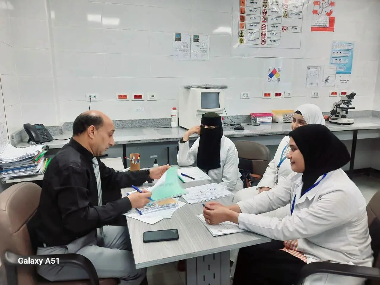 صحة البحيرة تتابع معامل وحدات الرعاية الصحية ميدانيًا