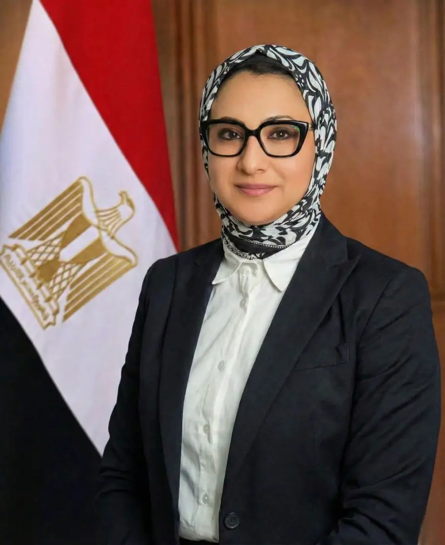 محافظ الوادي الجديد تبحث تطوير مهبط الفرافرة لاستقبال الرحلات الجوية ودعم الاستثمار