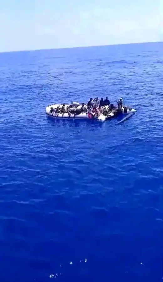ننشر أسماء الناجين.. 15 مصريًا ينجون من كارثة قارب الهجرة قبالة طبرق