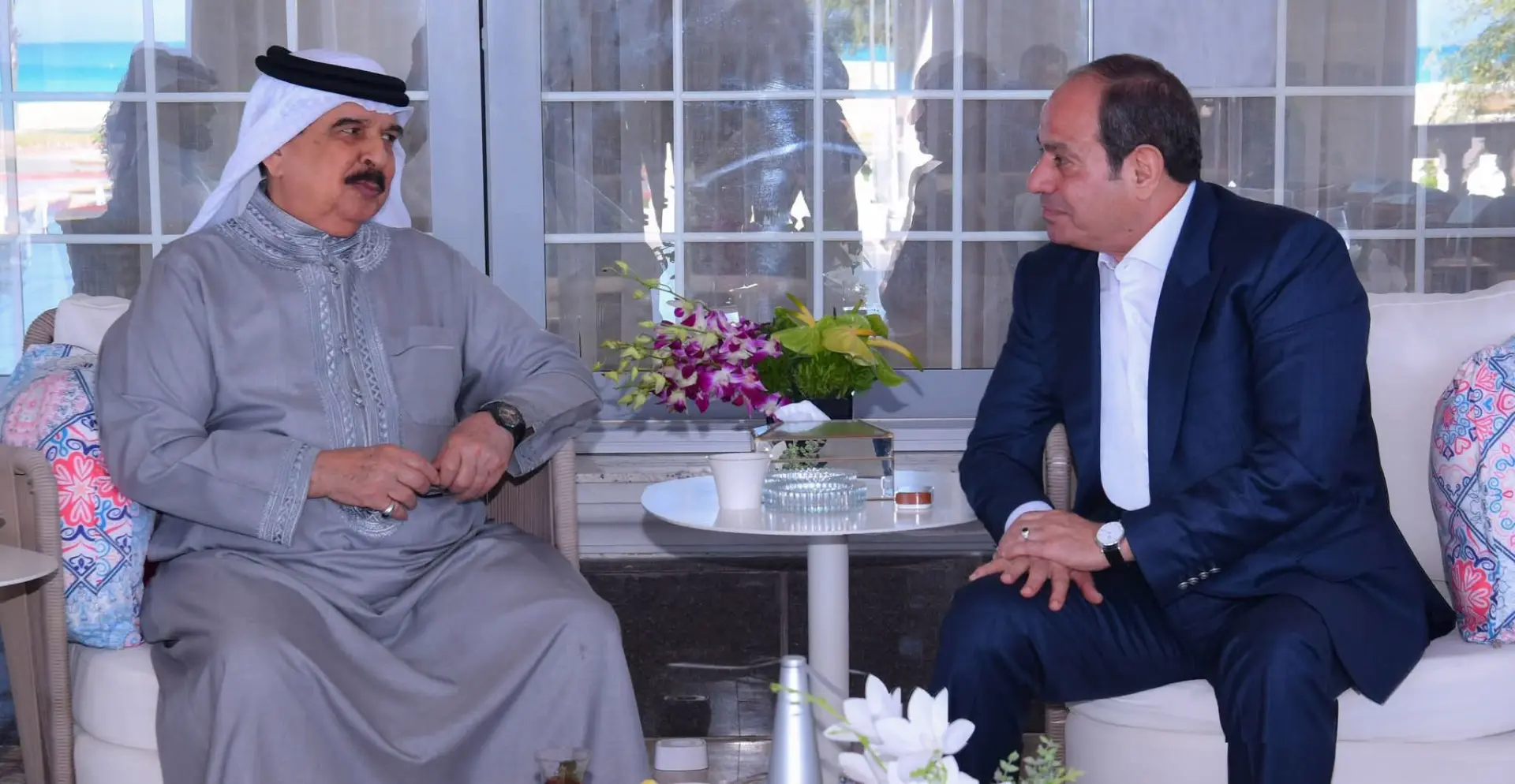 السيسي وملك البحرين يبحثان تطورات الإقليم ويؤكدان أولوية الحلول السلمية