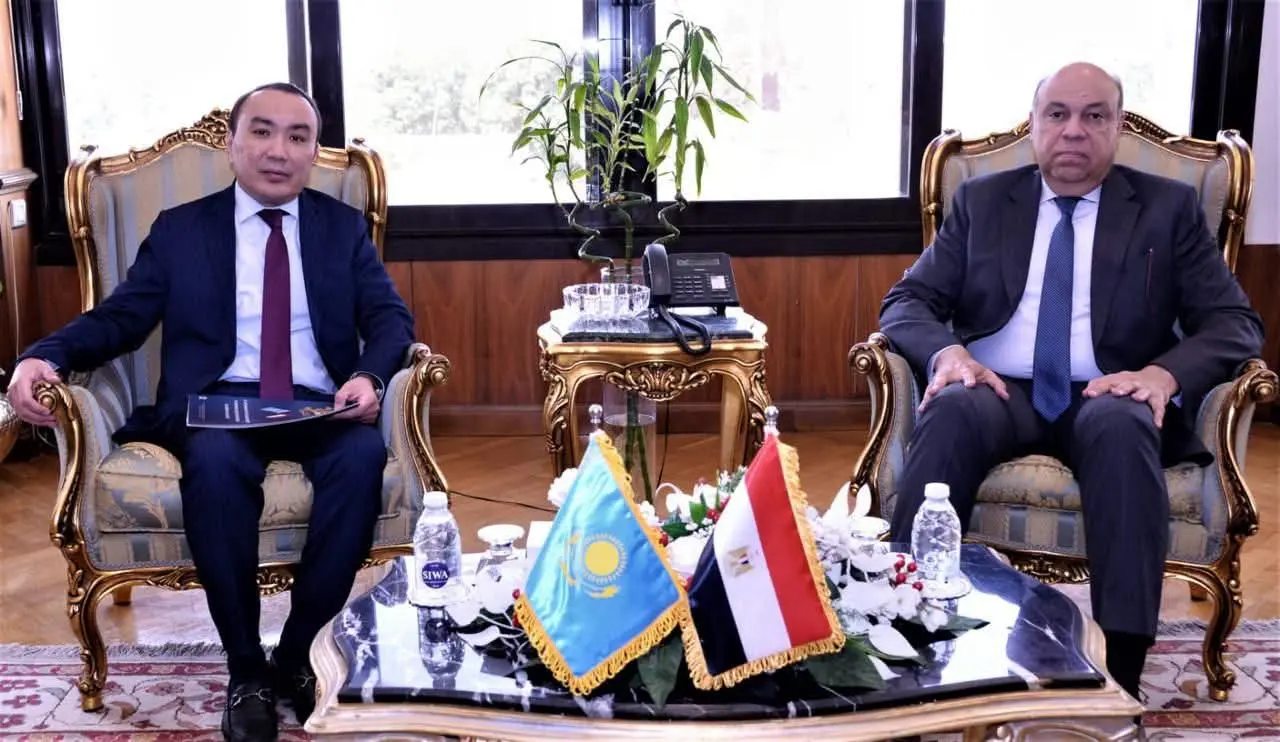 مصر وكازاخستان تبحثان عودة خط الطيران المباشر القاهرة–ألماتي