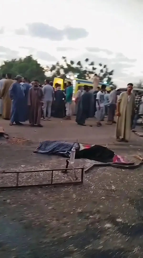 أرواح العمال في مواجهة لقمة العيش.. مصرع شخصين وإصابة 17 في حادث انقلاب بالمنوفية