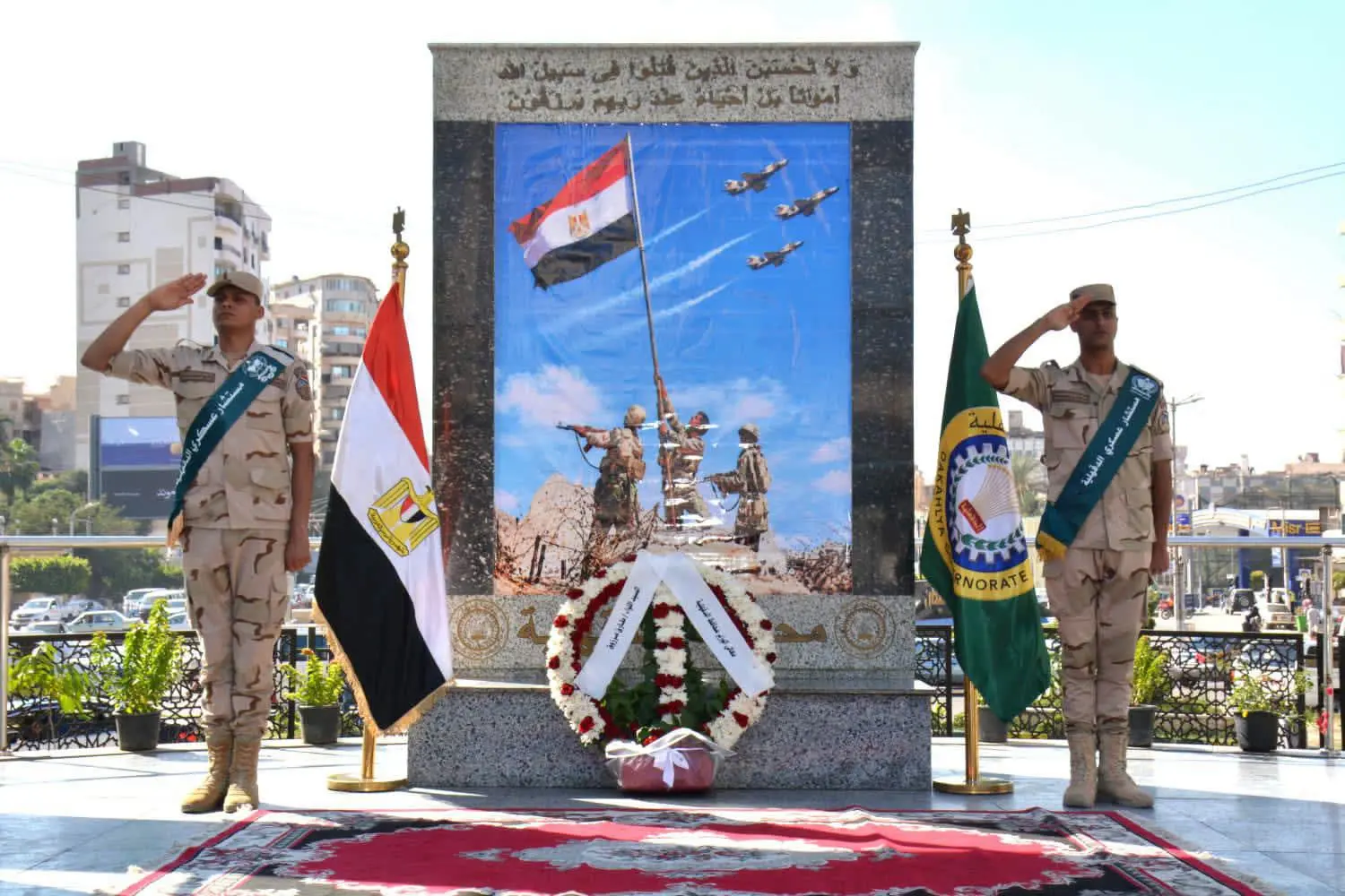 في ذكرى انتصارات أكتوبر المجيدة.. محافظ الدقهلية يضع إكليل الزهور على النصب التذكاري للشهداء - fb img 1791214954792
