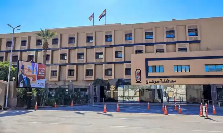 محافظ سوهاج يحيل واقعة تسلق الطلاب سور مدرسة بساقلتة للتحقيق