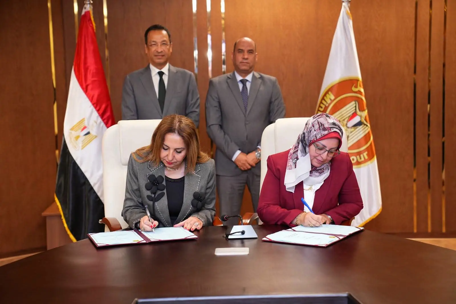 وزيرا العمل والإتصالات  يشهدان توقيع مذكرة تفاهم للتعاون في التطوير المؤسسي الرقمي