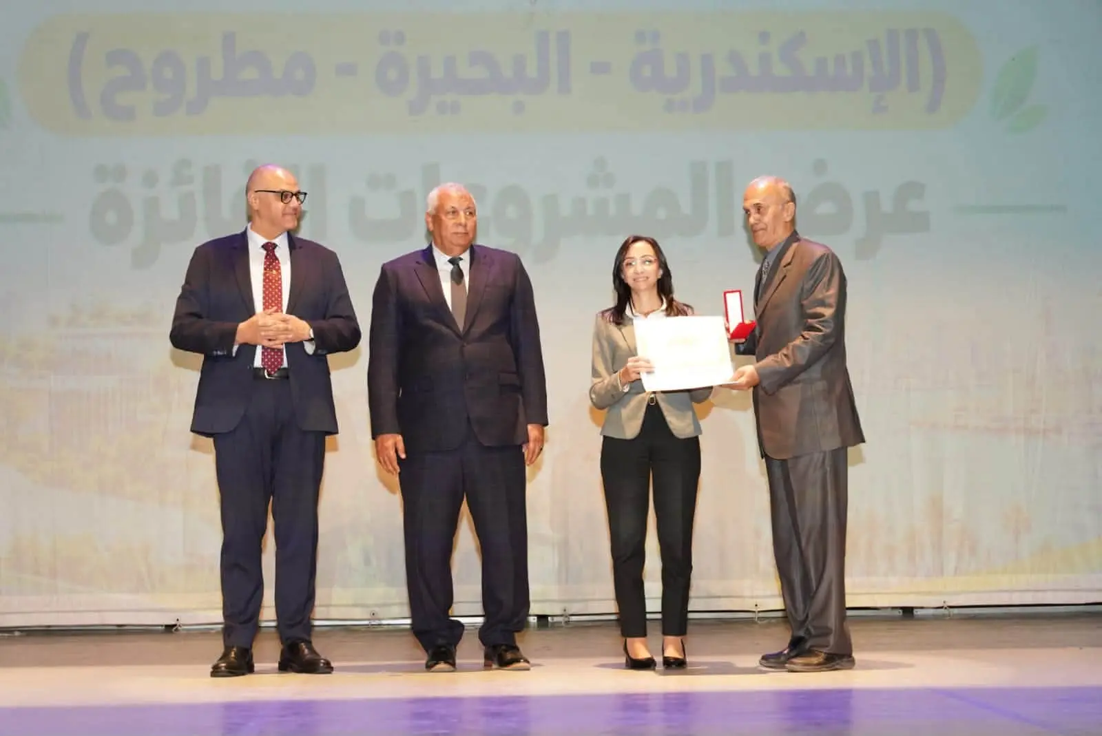 محافظو الإسكندرية والبحيرة ومطروح يستعرضون المشروعات الفائزة بالمبادرة الوطنية الخضراء الذكية - fb img 1792332469475