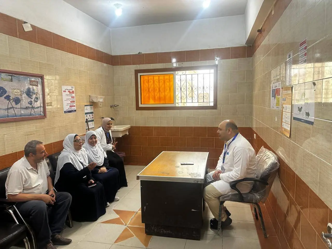 وداعًا للمكاتب المغلقة؟.. مديرو مستشفيات البحيرة يتابعون العمل من قلب الإستقبال
