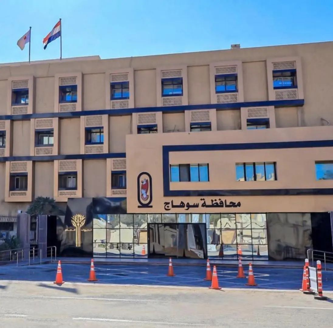 محافظ سوهاج يصدر حركة تكليفات جديدة لقيادات مستشفيي العام والصدر