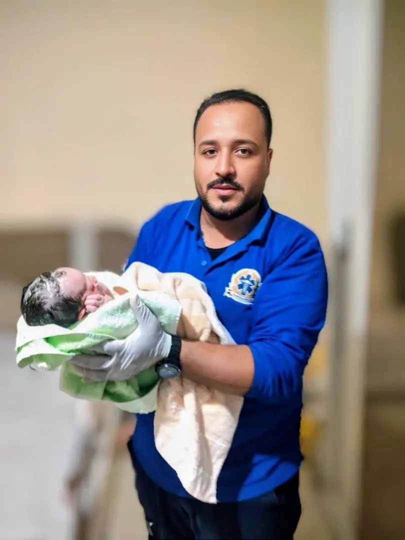 ولادة داخل منزل بالتجمع الخامس.. مسعفان ينقذان أمًا ومولودها
