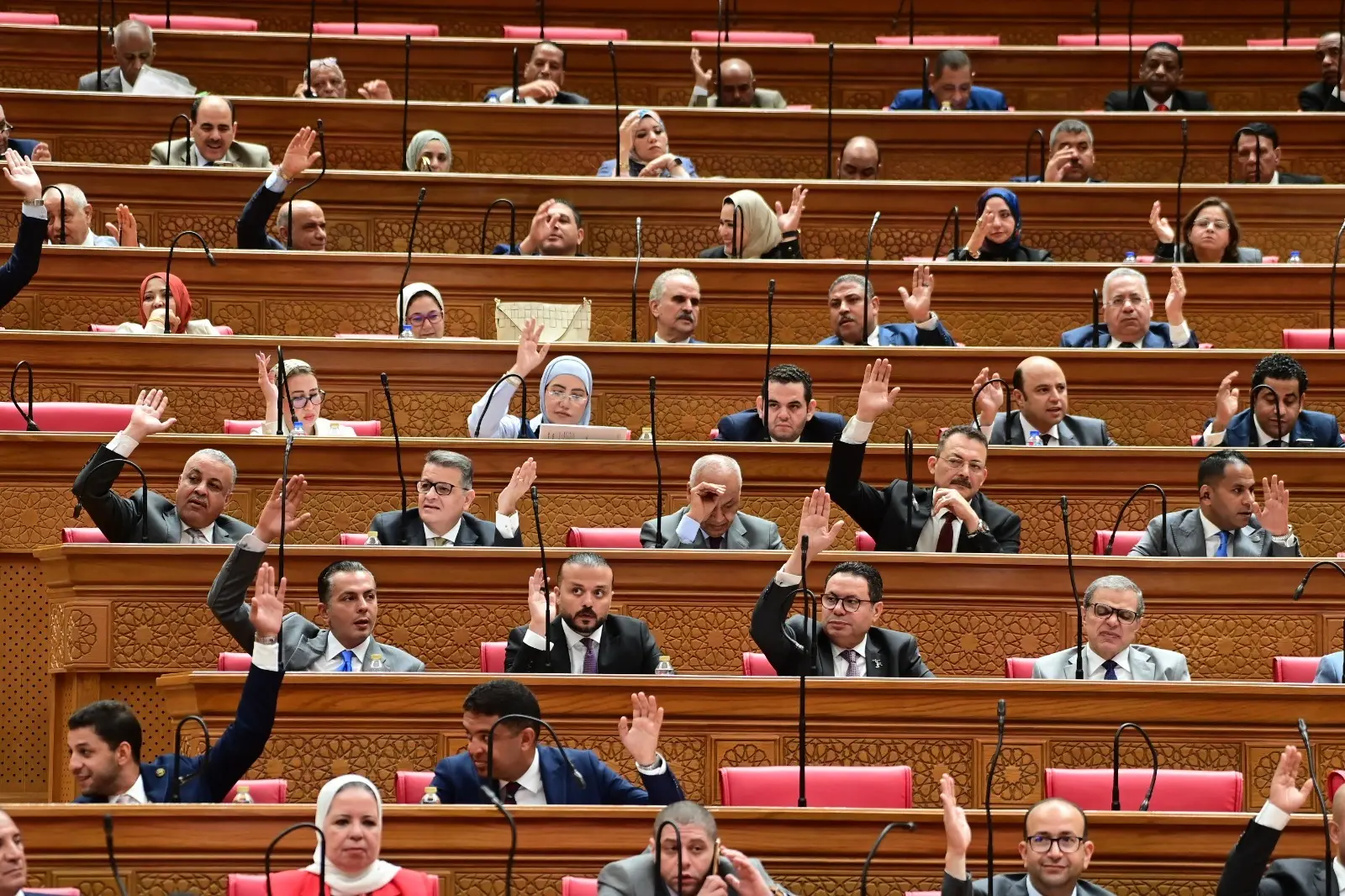 البرلمان يوافق على اقتراح بإخضاع أعضاء الإدارات القانونية بالصندوقين السيادي والخدمي لذات القواعد المطبقة على نظرائهم بالجهاز