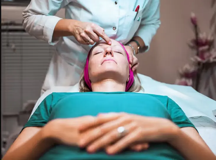 من جلد المتوفين إلى حقن تجميلية.. علاج كوري جديد لمكافحة الشيخوخة يثير جدل