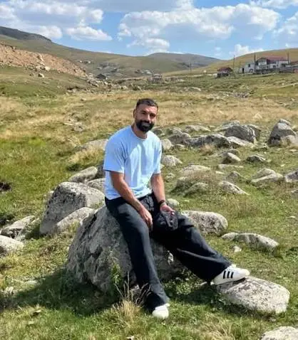 سرقة لافتة لـ«هضبة محمد صلاح» ومقعده في طرابزون.. والأهالي يتحركون لحماية المكان