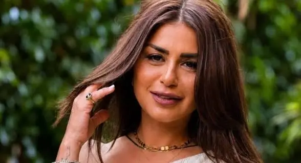 منة فضالي: أكبر منى بـ24 سنة..ووالدتي جالها شلل بعد ما عرفت بجوازي السري