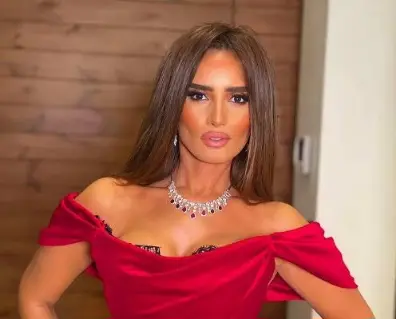 زينة تعلن حصولها على شهادة تثبت نسبها وأولادها للرسول