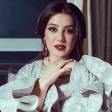 كندة علوش تنفي إحراج أسماء جلال.. وجدل فيلم السلم والثعبان يتجدد