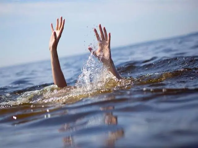 حيلة غريبة.. شاب يوهم والدته بغرقه في النيل لإجبارها على سداد ديونه