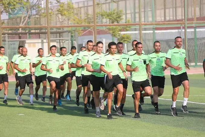 خطأ إداري يتسبب في أزمة ملابس للحكام الدوليين