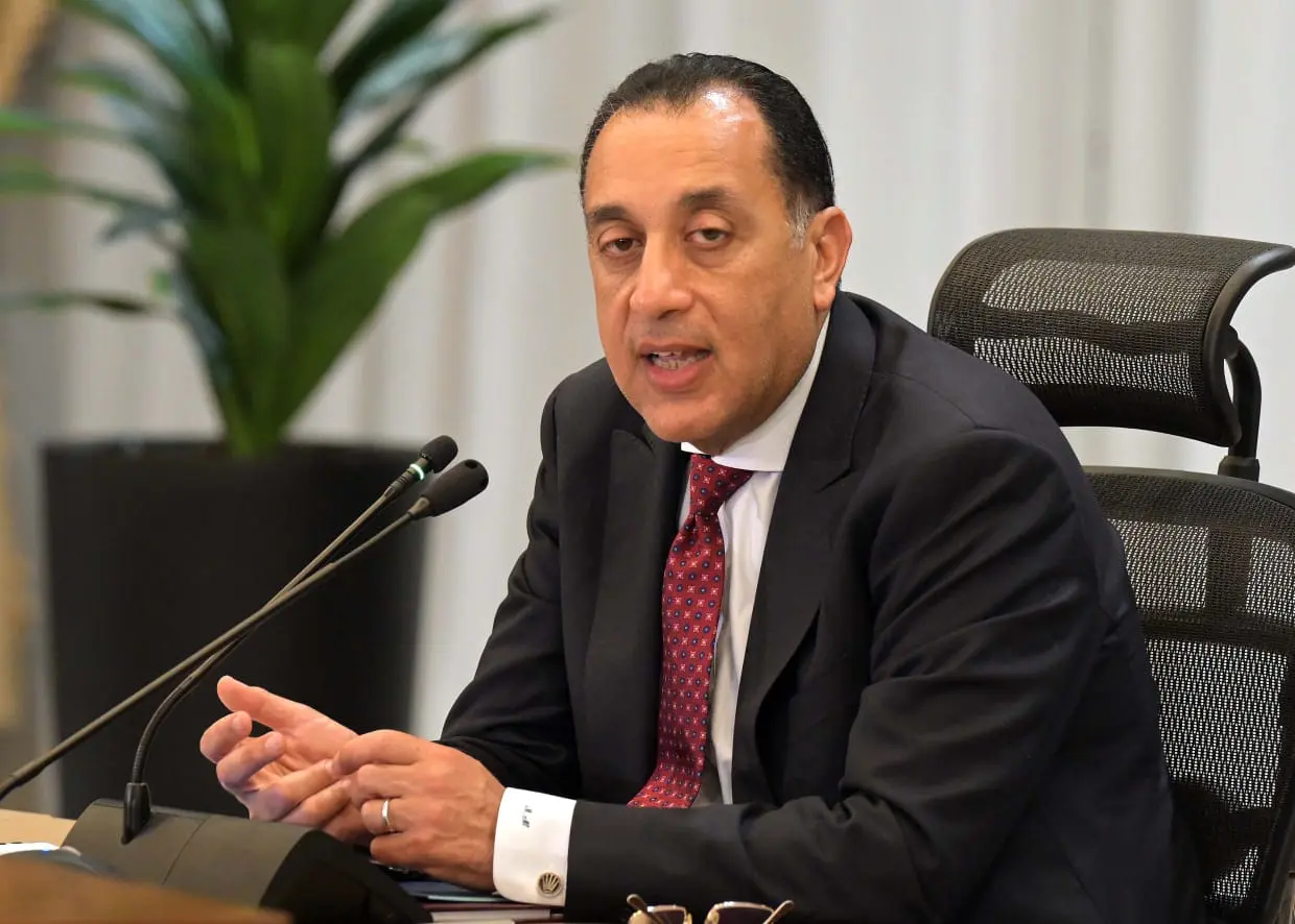 رئيس الوزراء يتابع موقف تأمين احتياجات قطاع البترول والوفاء بمستحقات الشركاء الأجانب