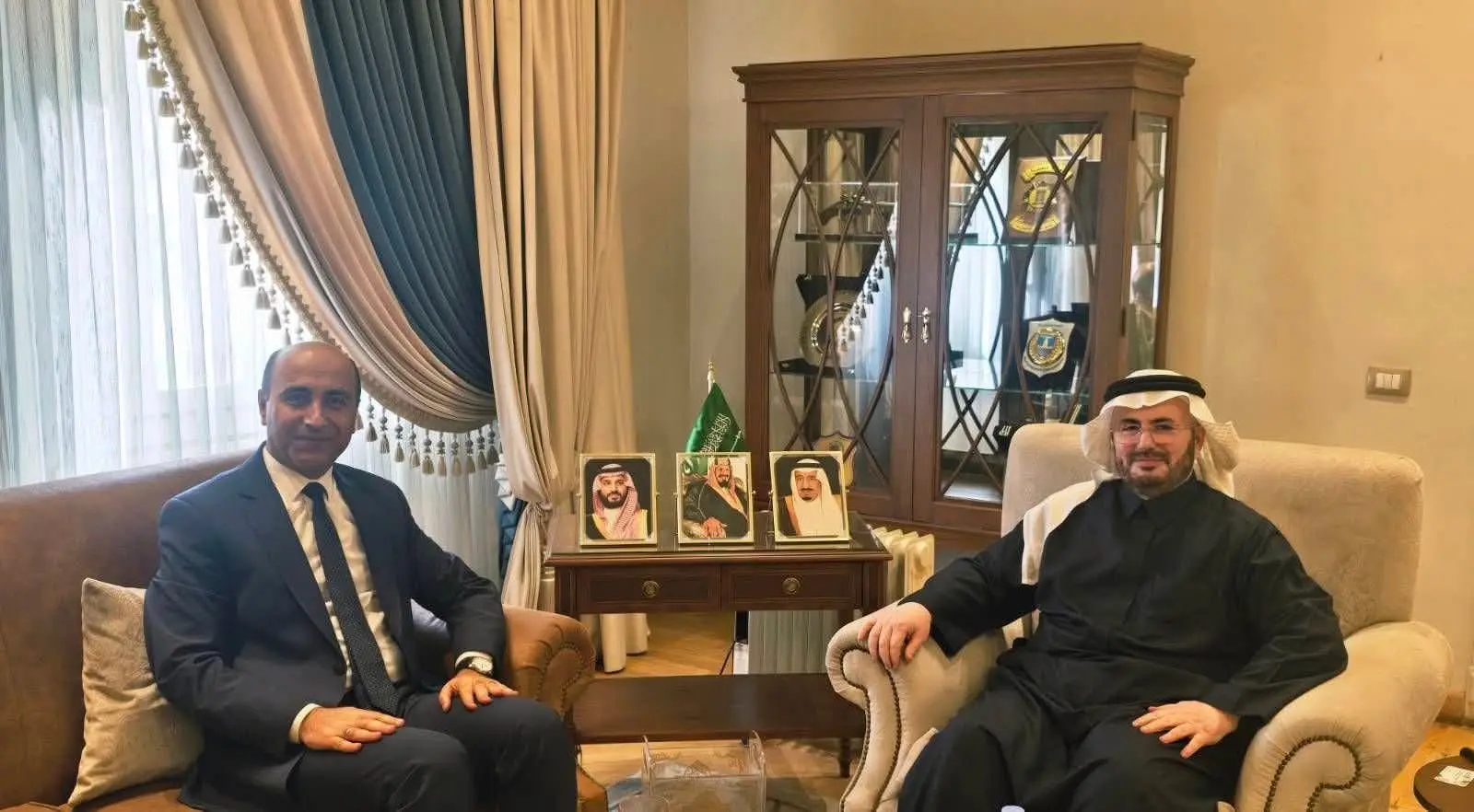رئيس جامعة دمنهور يبحث تعزيز التعاون مع القنصل العام السعودي
