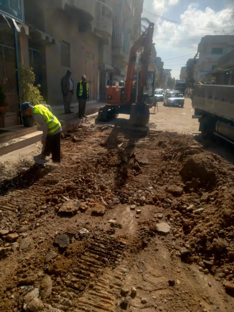 استجابة فورية.. البدء فى أعمال رصف شارع البحر بادكو عقب جولة محافظ البحيرة - img 20260222 wa0037