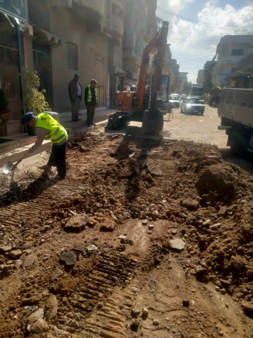 استجابة فورية.. البدء فى أعمال رصف شارع البحر بادكو عقب جولة محافظ البحيرة - img 20260222 wa0042