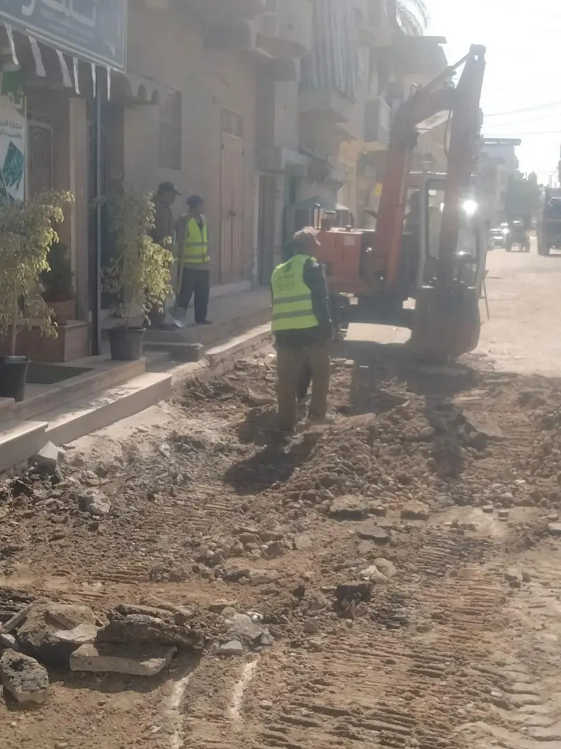 استجابة فورية.. البدء فى أعمال رصف شارع البحر بادكو عقب جولة محافظ البحيرة - img 20260222 wa0044