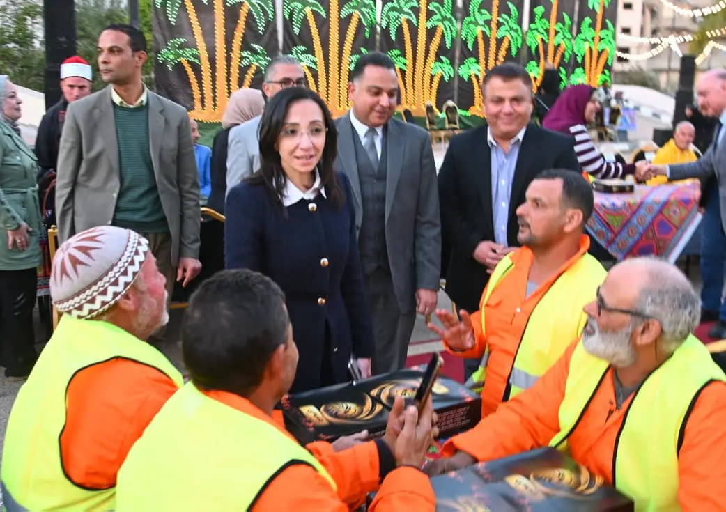 محافظ البحيرة تشارك 1000 عامل نظافة حفل الإفطار الجماعي - img 20260222 wa0132