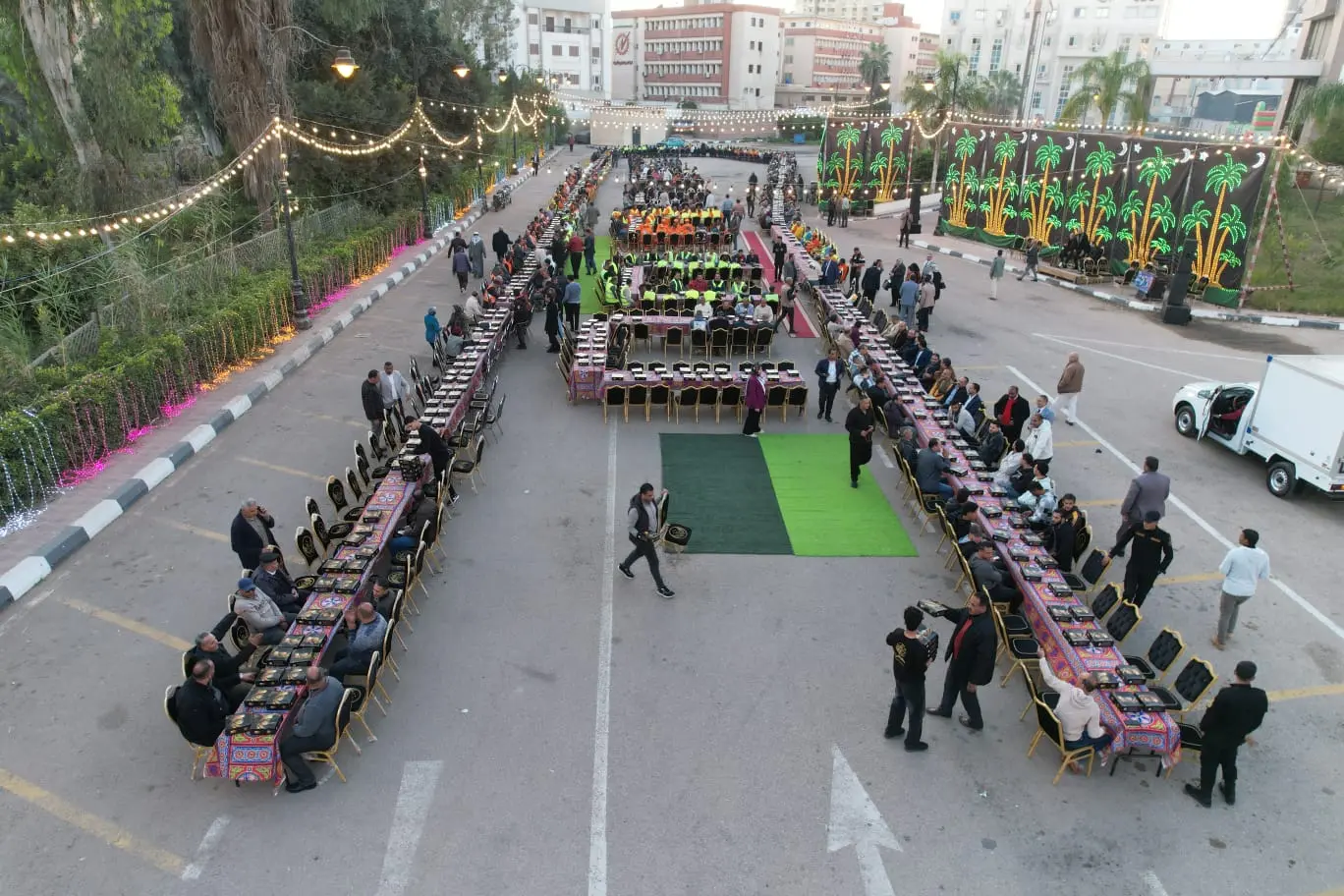 محافظ البحيرة تشارك 1000 عامل نظافة حفل الإفطار الجماعي - img 20260222 wa0152