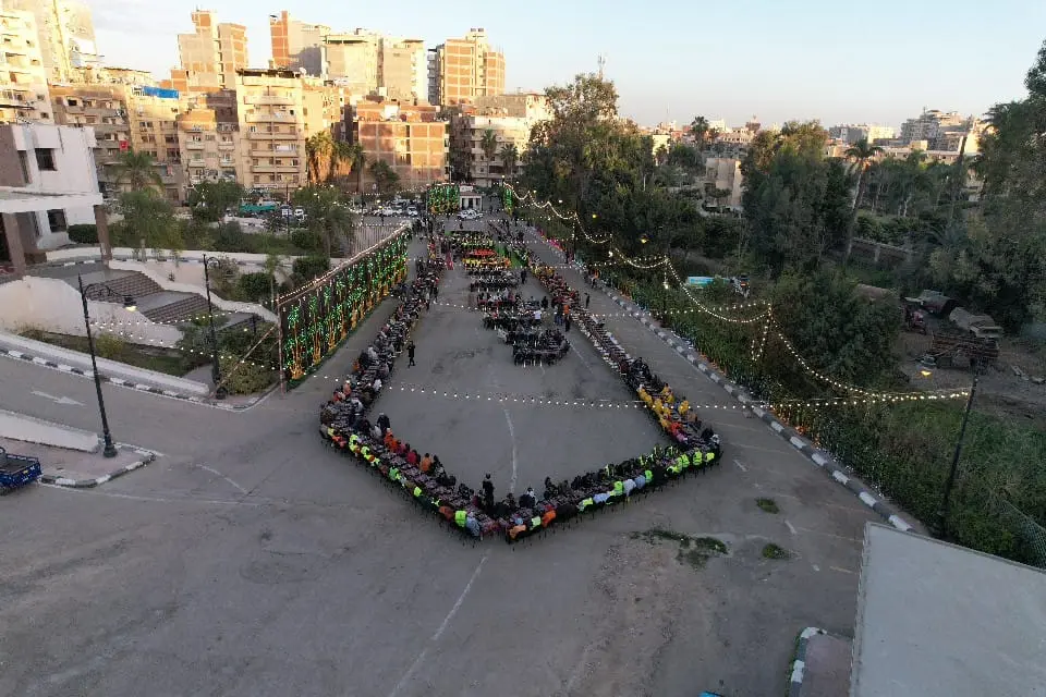 محافظ البحيرة تشارك 1000 عامل نظافة حفل الإفطار الجماعي - img 20260222 wa0158