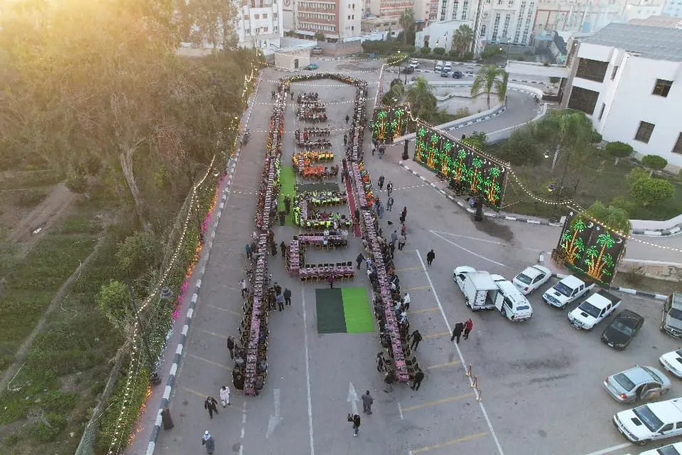 محافظ البحيرة تشارك 1000 عامل نظافة حفل الإفطار الجماعي - img 20260222 wa0159