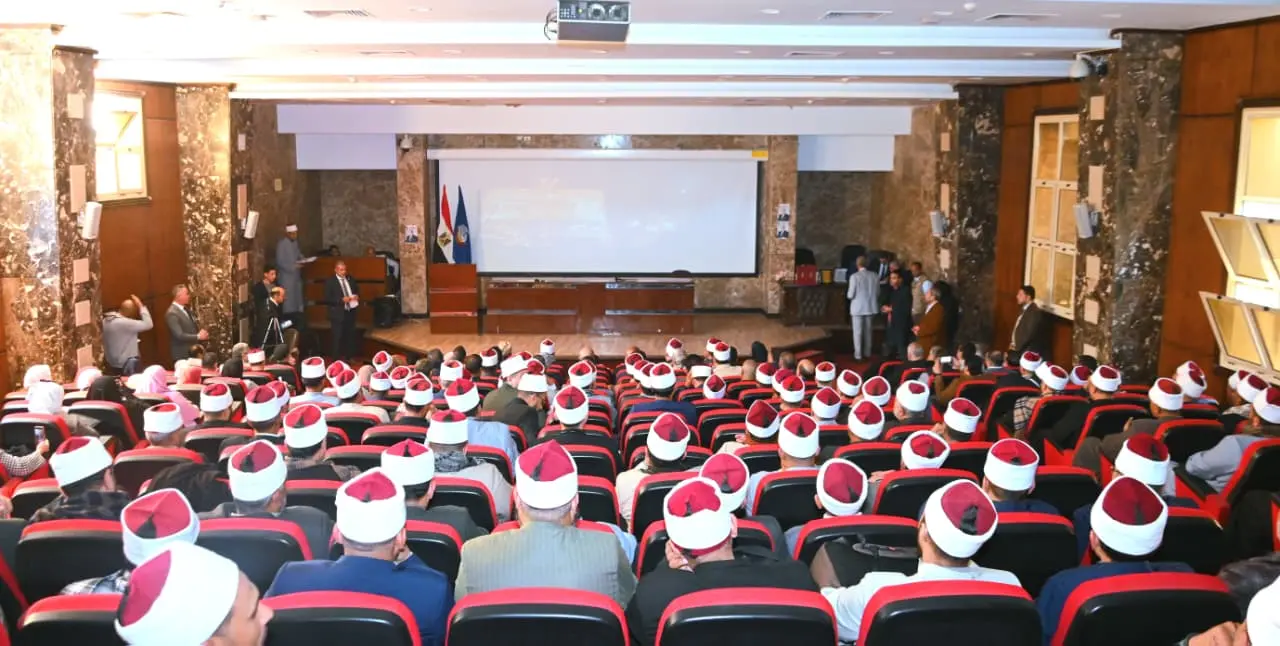 محافظ البحيرة تشهد الاحتفال باليوم السنوي للجامع الأزهر بمركز إعداد القادة بدمنهور - img 20260225 wa0057