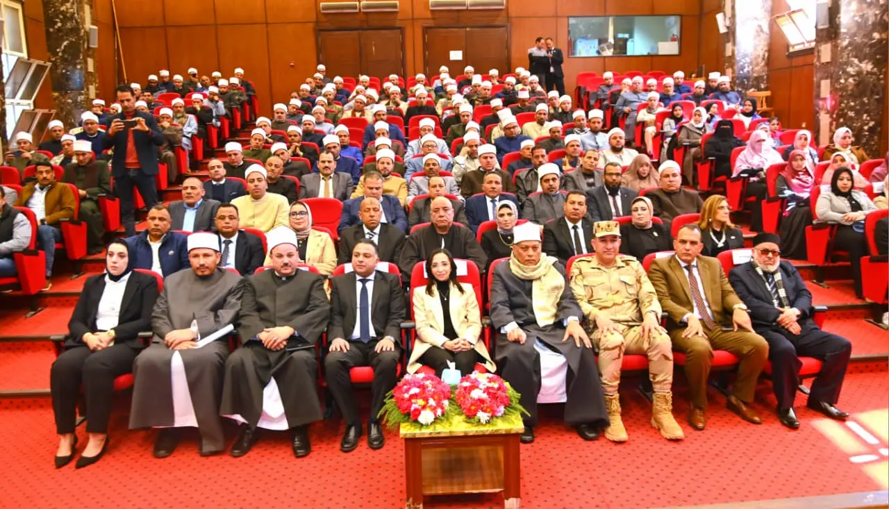 محافظ البحيرة تشهد الاحتفال باليوم السنوي للجامع الأزهر بمركز إعداد القادة بدمنهور - img 20260225 wa0059 1