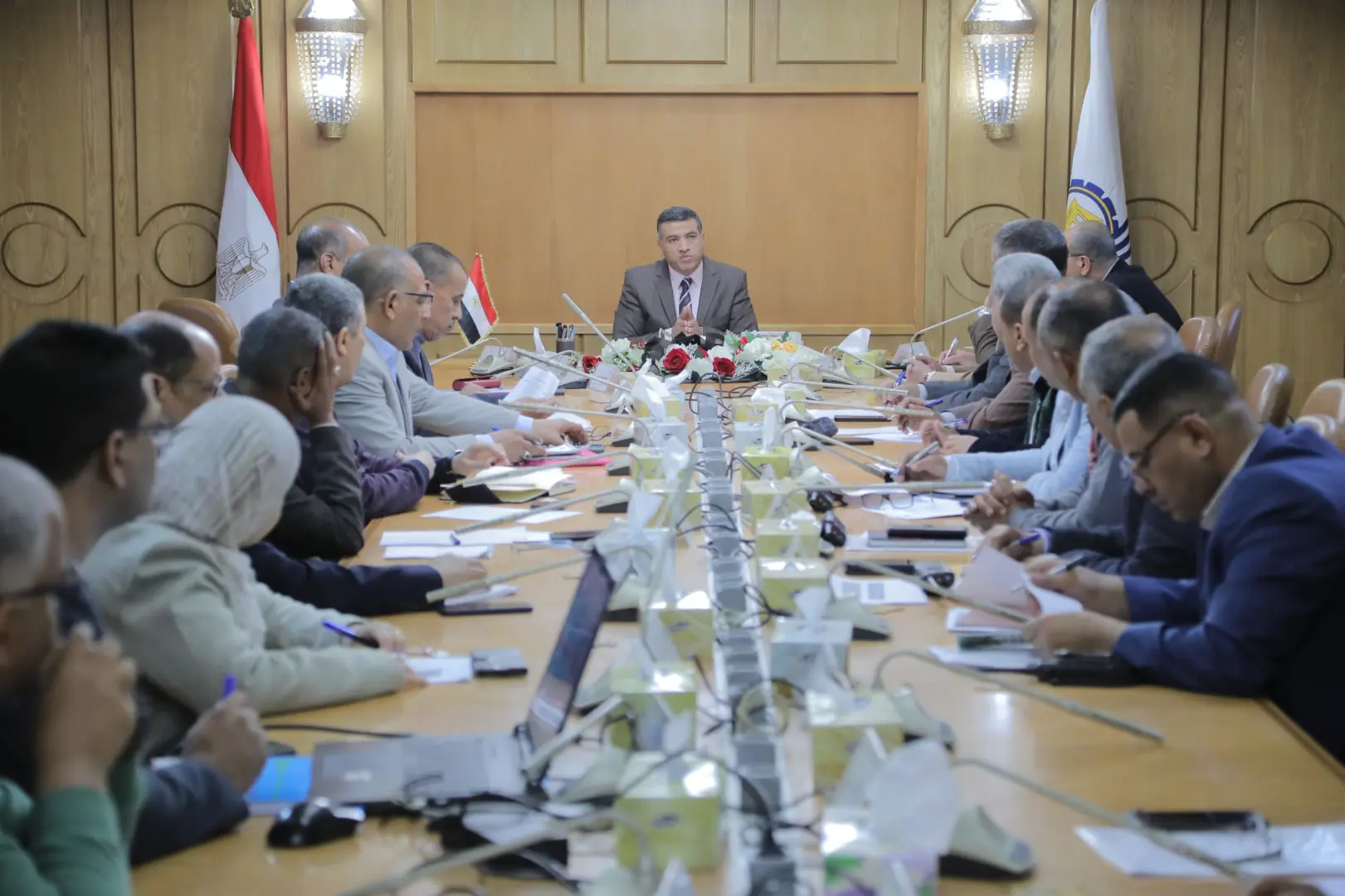 محافظ قنا: مراجعة الخطة الاستثمارية بما يحقق أقصى نفع لصالح المواطن القنائي