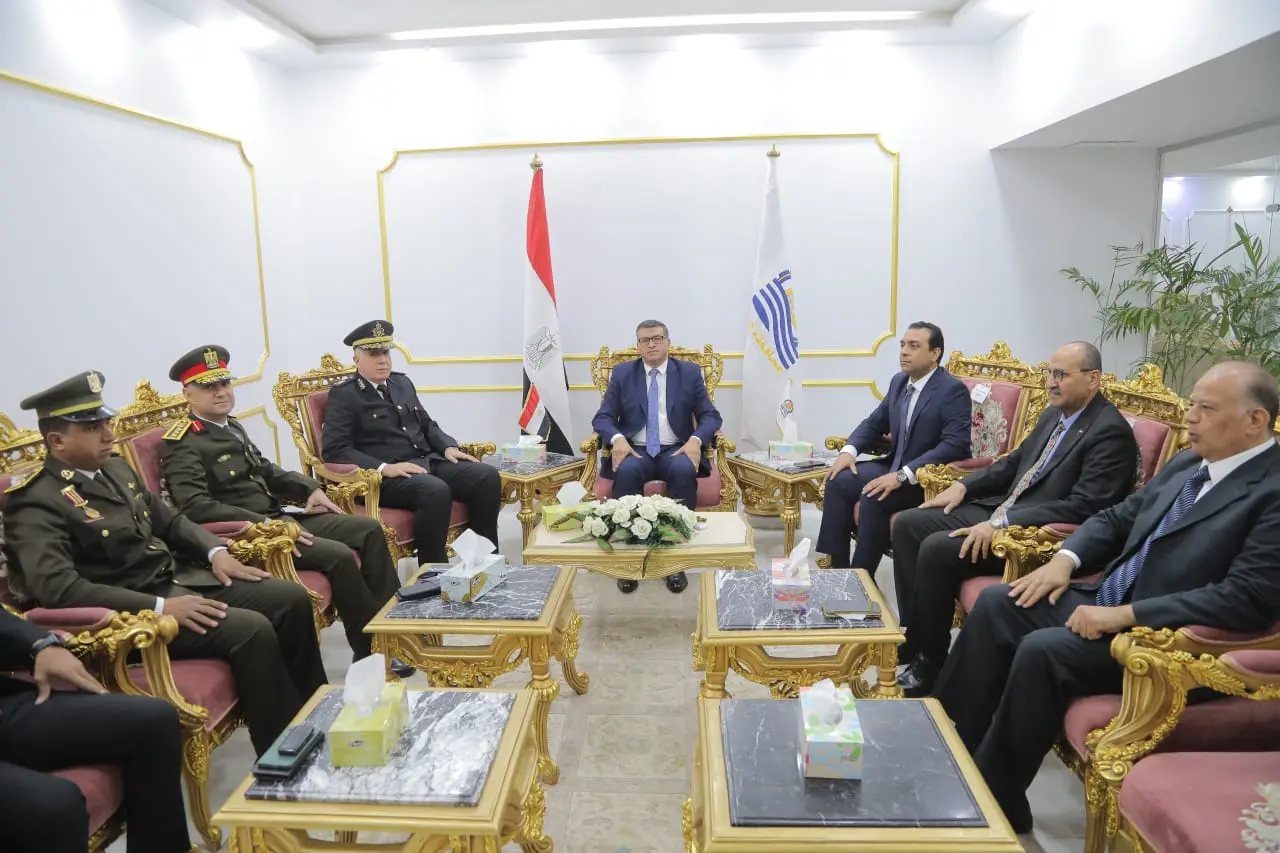 محافظ قنا يستقبل القيادات العسكرية والأمنية والمدنية للتهنئة بالعيد القومي للمحافظة