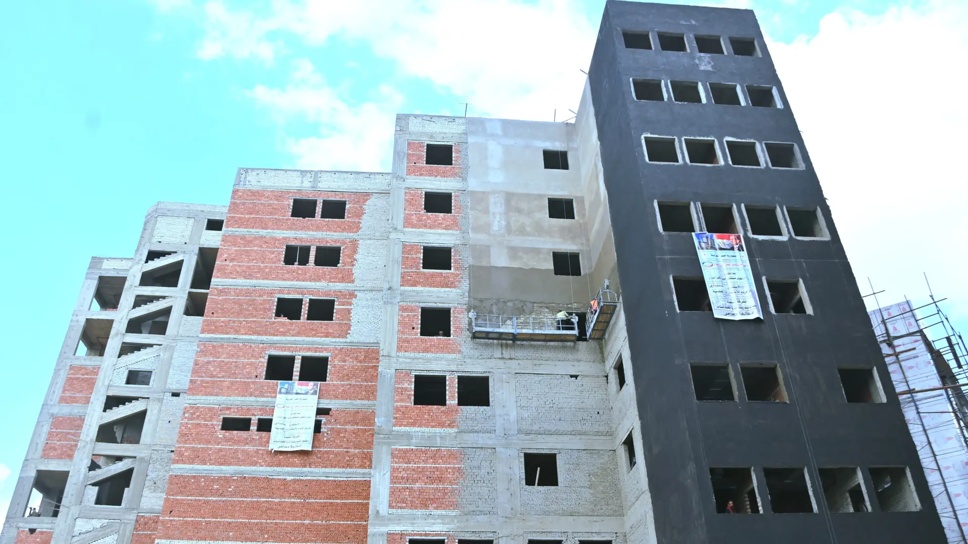 محافظ البحيرة ورئيس هيئة التأمين الصحي يتفقدان مشروع إنشاء وتطوير مستشفى مبرة كفر الدوار - img 20260303 wa0105 1