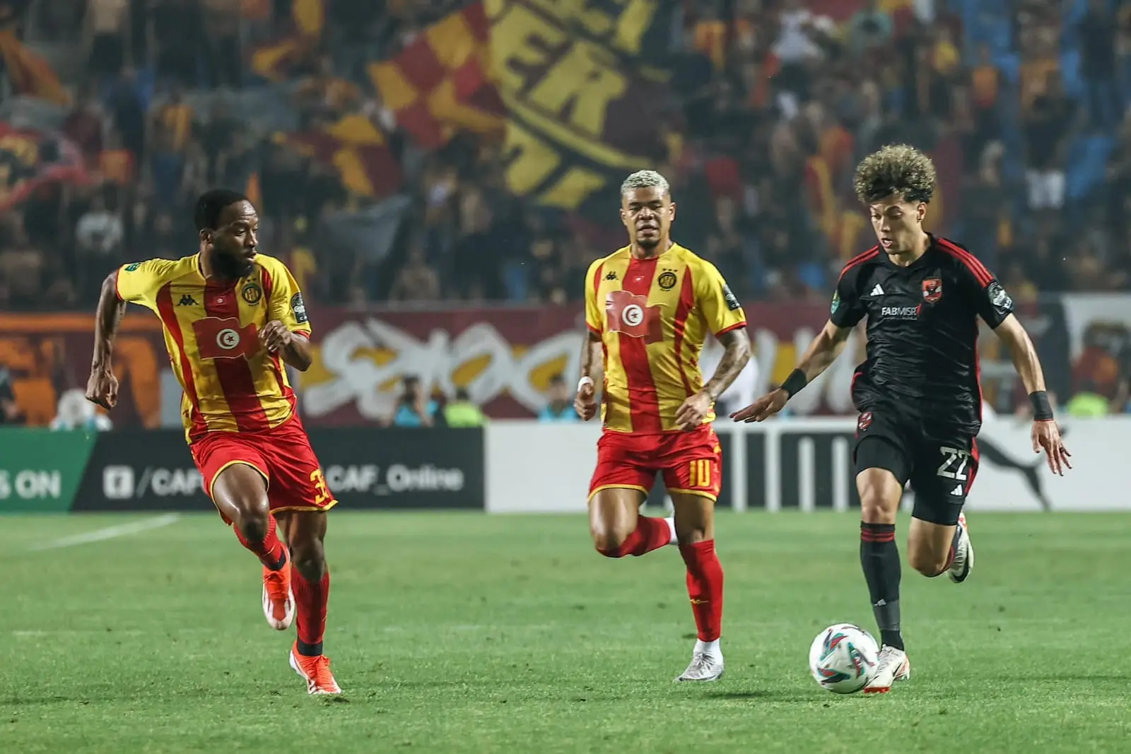 تردد القنوات الناقلة لمباراة الأهلي والترجي في دوري أبطال أفريقيا