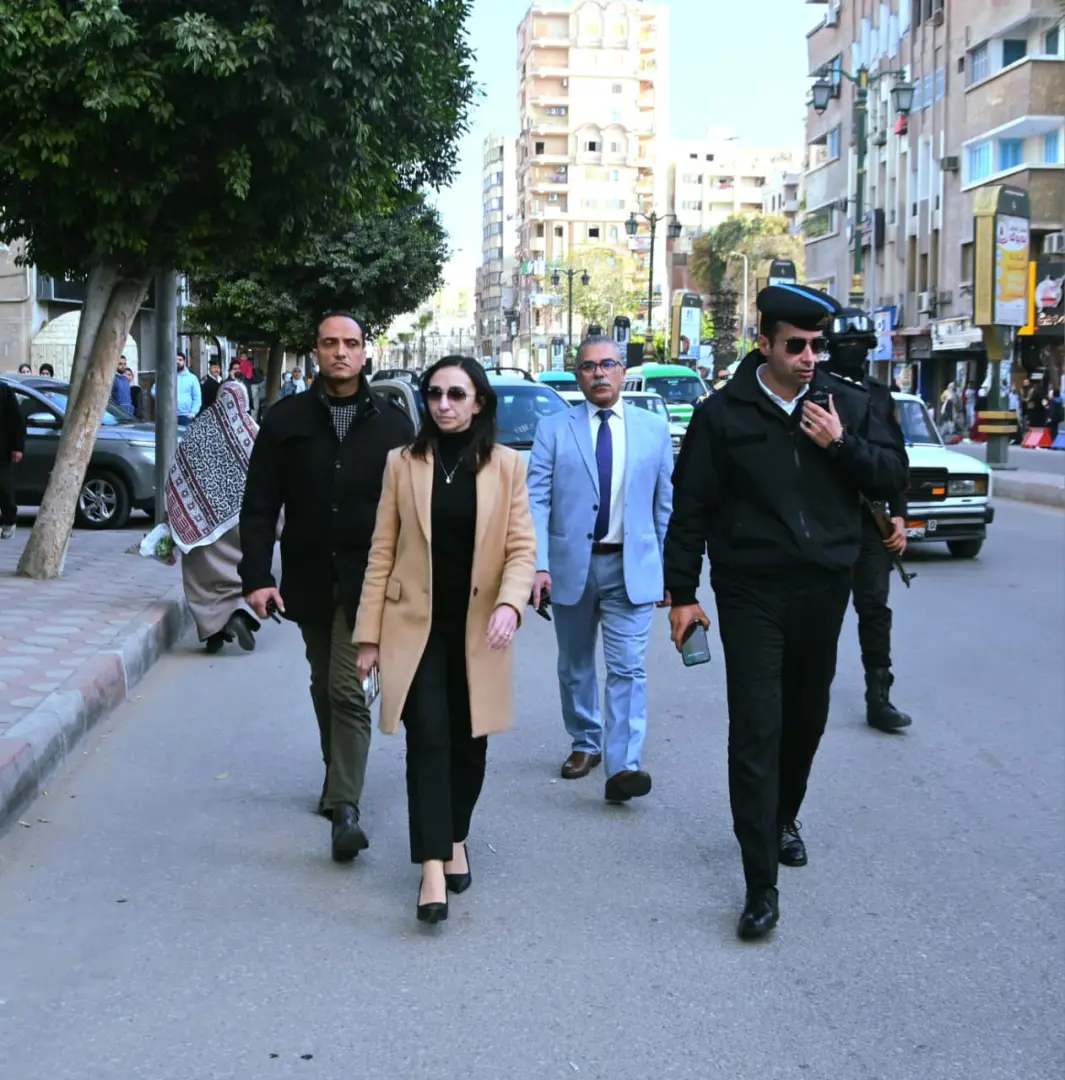 محافظ البحيرة تقود حملة ميدانية مفاجئة بشوارع دمنهور لضبط منظومة الأجرة وتفعيل “العداد” - img 20260315 wa0255